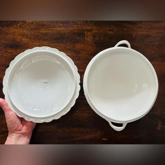 Theodore Haviland , Limoges France Round Covered Veg. Bowl Embossed Rim - Picture 5 of 11